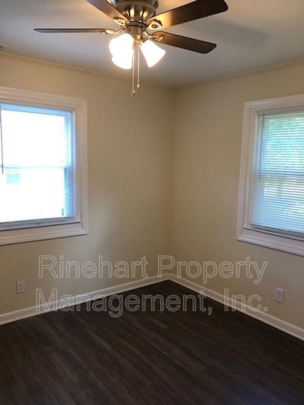 Building Photo - 1406 Edgewood Dr