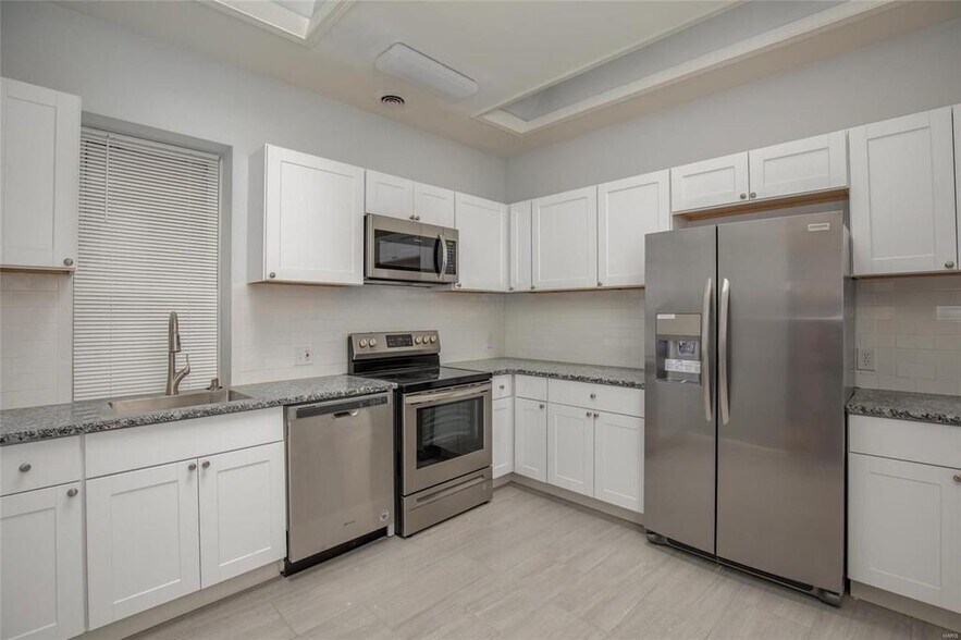 Kitchen - 6038 Westminster Pl