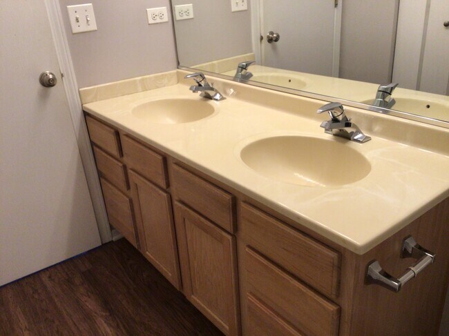 Building Photo - 762 Dillon Ct