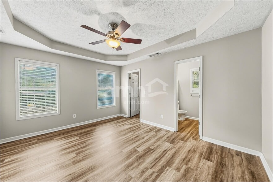 Building Photo - 2535 Lakeview Trl