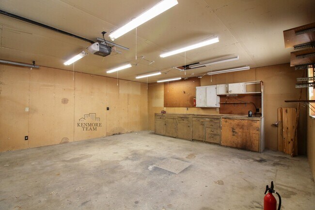 Building Photo - 2 Bedroom, 1 Bath Home in Central Richland - Detached Garage!