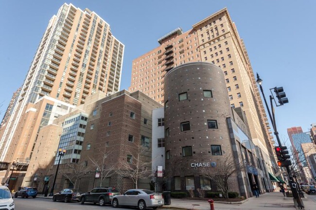 Building Photo - 1 bedroom in Chicago IL 60605