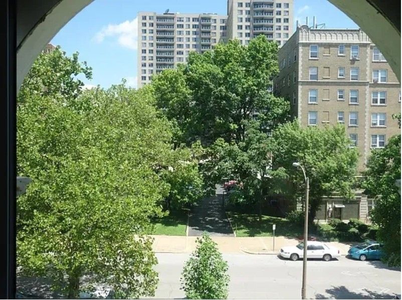 Building Photo - 4414 W Pine Blvd