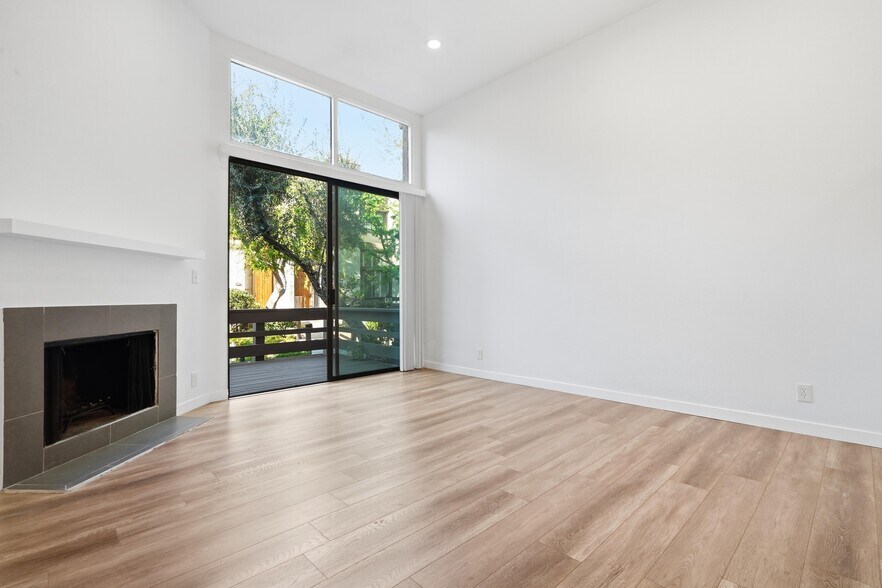 Building Photo - 9000 Vanalden Ave