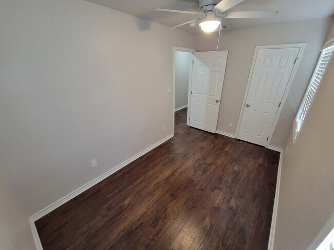 Building Photo - 900 N 8th St