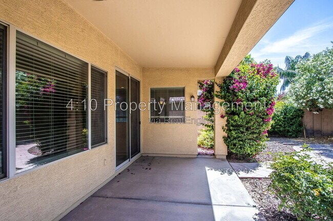 Building Photo - 951 E Bellerive Pl