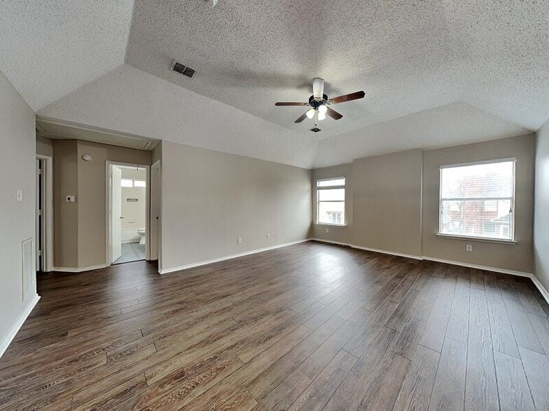 Building Photo - 8104 Steamers Ln