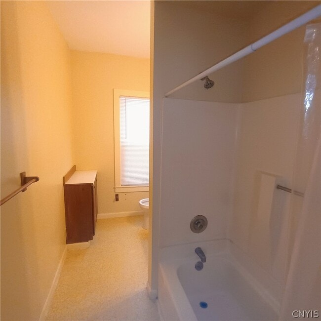 Building Photo - 421-423 Ulster St