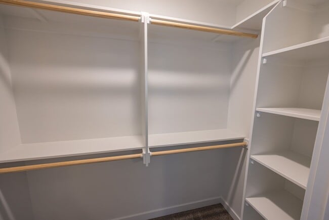 Building Photo - 3 bedrooms with loft/office. Built in 2024