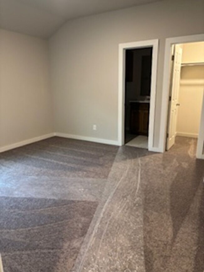 Building Photo - Stunning New Home!