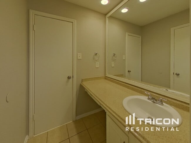 Building Photo - 5511 Fairview Forest Dr