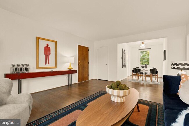 Building Photo - 4818 Chevy Chase Dr