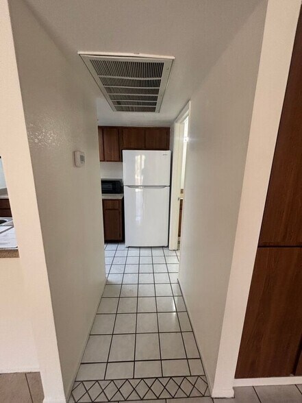 Building Photo - 1201 S McClintock Dr