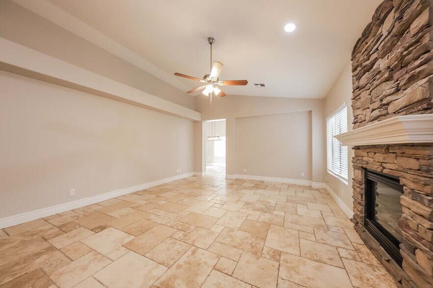 Building Photo - 4036 W Buckskin Trail