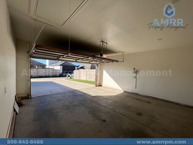 Building Photo - Easy Living with AMRR: Beautiful 4-Bedroom Home Near HEB