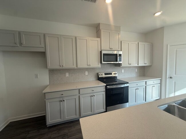 Building Photo - 6204 Kenbrook Dr