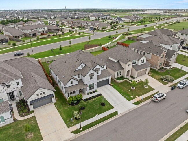 Building Photo - 372 Hollister Dr