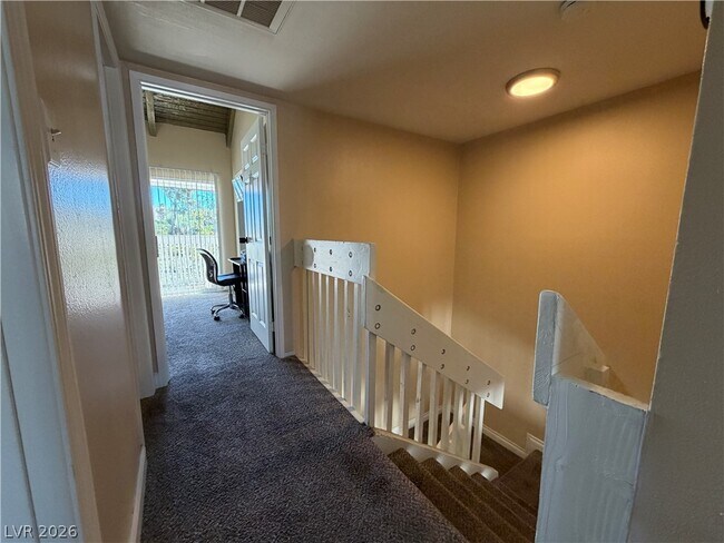 Building Photo - 570 Willow Green Dr