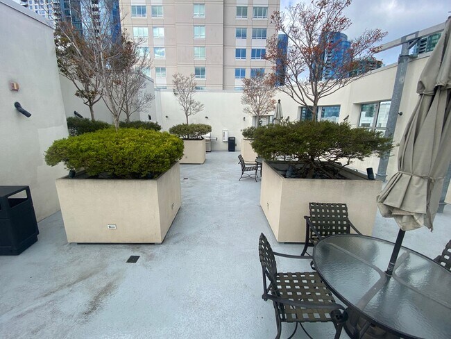Building Photo - Epic REA: Fabulous 2 BR/2 BA South Beach C...
