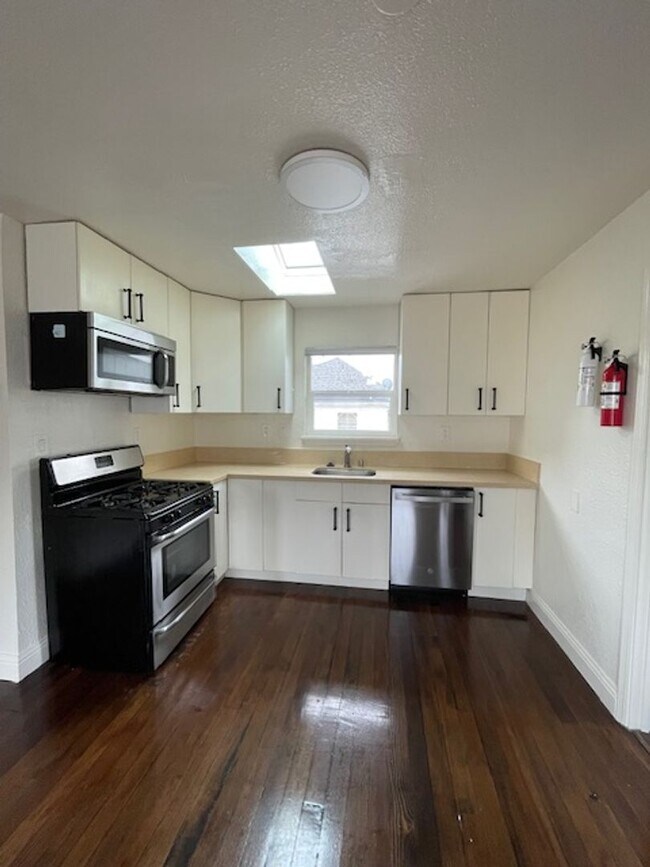 Primary Photo - 967-969 30th St