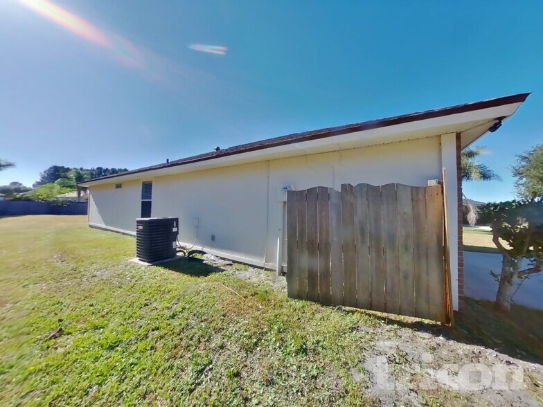 Building Photo - 11507 Otters Den Ct E