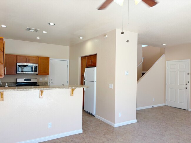 Building Photo - 8455 Faucet Ave