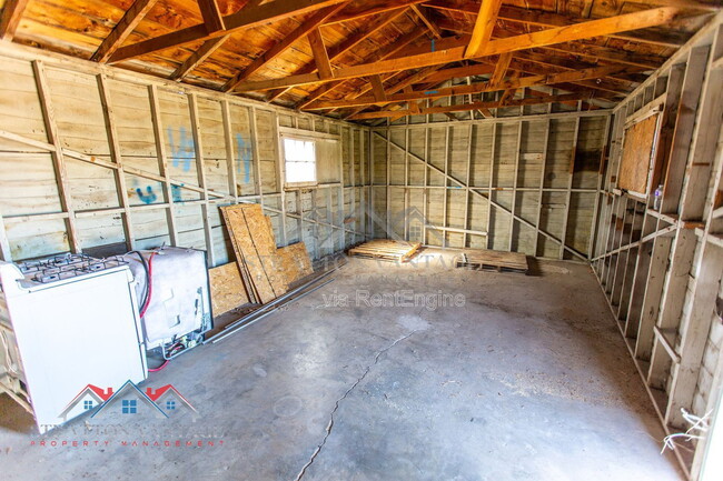 Building Photo - 1324 W Clarendon Ave