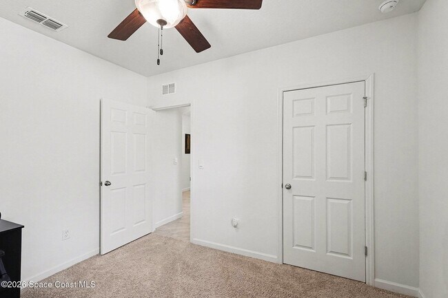 Building Photo - 543 Old Country Rd S E