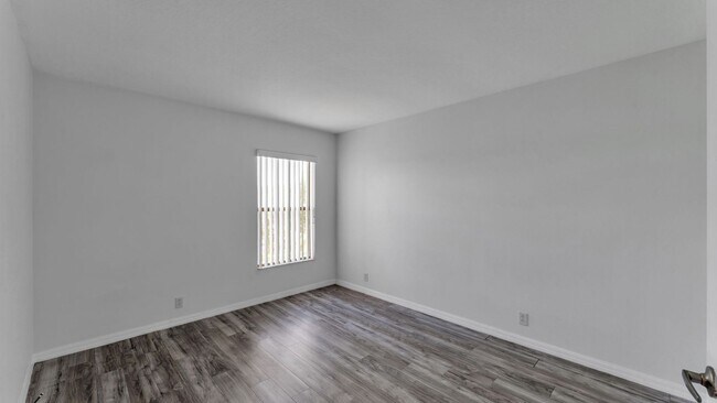 Building Photo - Waterfront home for RENT! 4 bed/2.5 bath