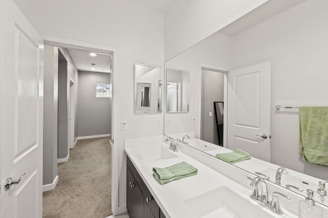 Building Photo - Love your life at Escaya in Chula Vista! 4Bed/2.5Ba attached garage home for rent
