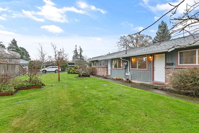 Building Photo - 2425 Spruce St