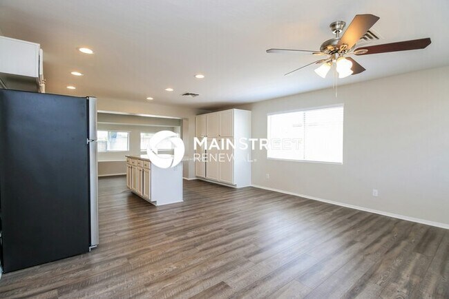 Building Photo - 3 Bedroom Pet-Friendly Home in Mesa, AZ with Main Street Renewal