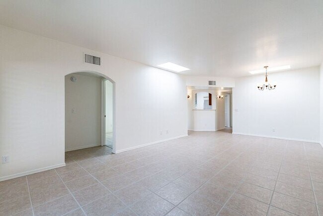 Building Photo - Move-In Ready 2-Bed Tucson Home with Natur...