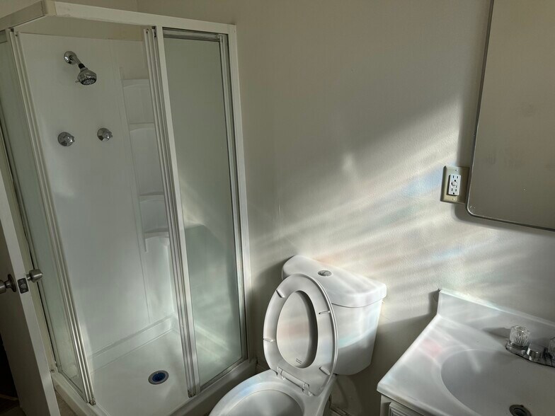 Building Photo - 1115 W Avenue H6