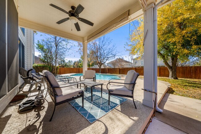 Building Photo - Amazing Pool. stunning 5bed, 3bath, 3Car G...