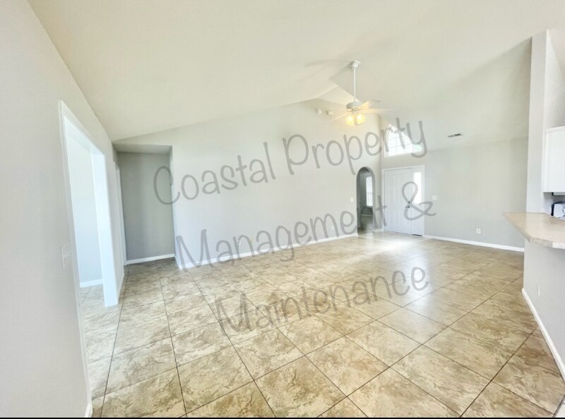 Building Photo - 1156 Great Lakes Cir