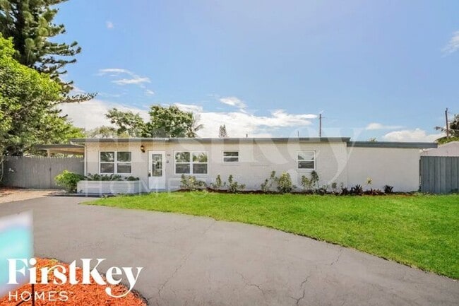 Primary Photo - 500 NE 61st St
