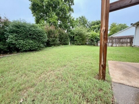 Building Photo - 833 S Eastview Dr
