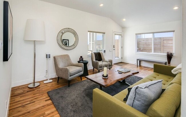 Building Photo - LOHI DUPLEX AVAILABLE IN MARCH