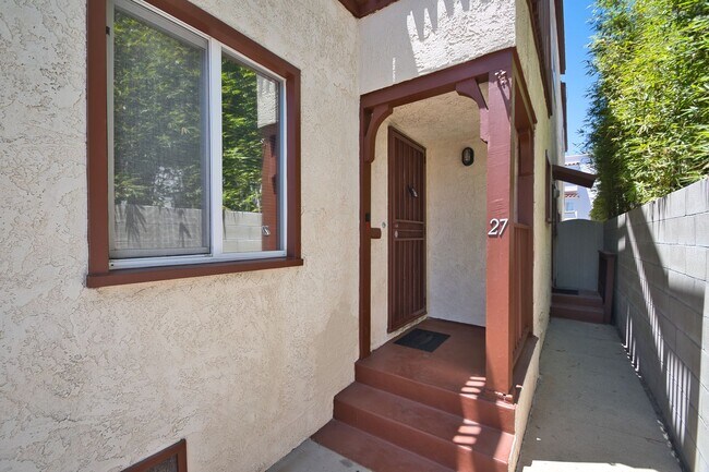 Building Photo - j27