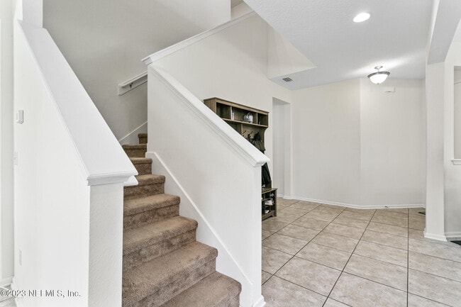 Building Photo - 3315 Ridgeview Dr