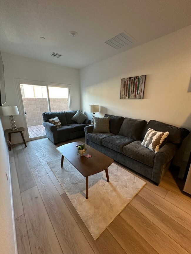 Building Photo - Fully furnished 55+ townhome with attached...