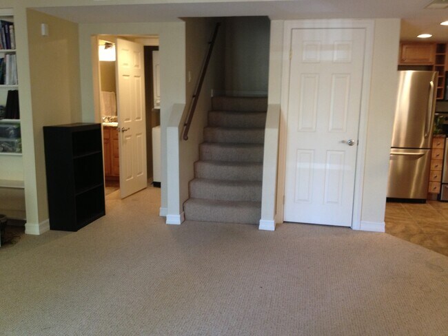 Building Photo - RB Luxury 2 Br Townhome 2 car spots Laundry $3190 TEXT 760-715-5861