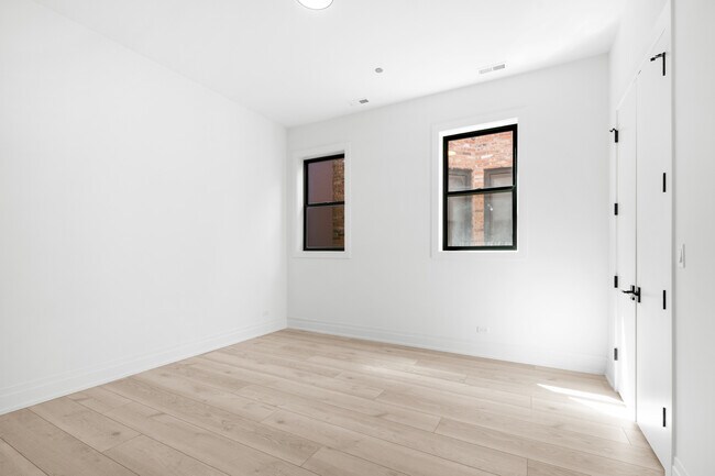 Building Photo - 1331 W Taylor St