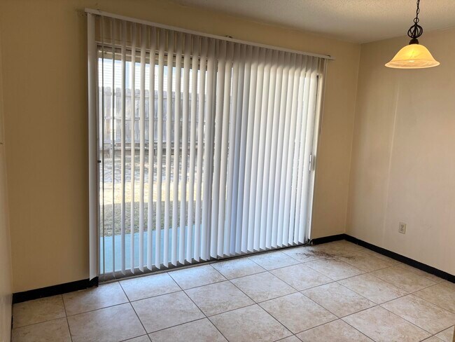 Building Photo - 210 Pelham Rd