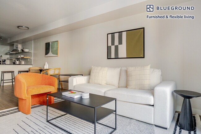 Building Photo - 526 Yale Ave N