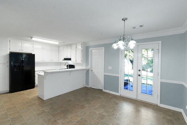 Building Photo - Charming 3BR/2BA Ranch Home with Spacious Backyard & Deck!