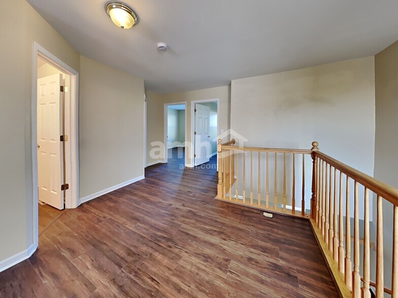 Building Photo - 1350 W Crane View Ct