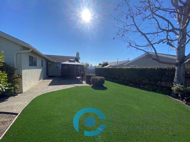 Building Photo - 3076 Governor Dr