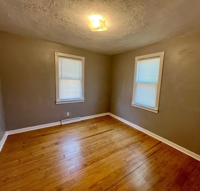 Building Photo - Three bedroom on golf course
